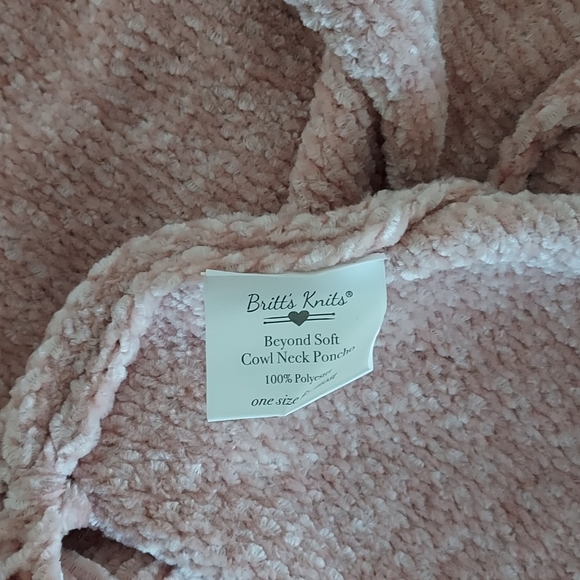 Crushed Velvet Poncho - Picture 4 of 6